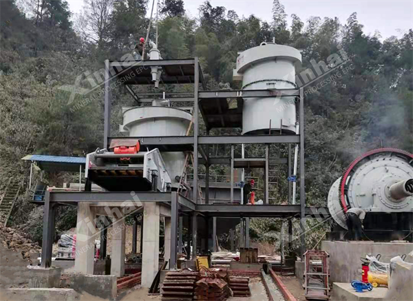 石英砂生產(chǎn)線中的球磨機(jī)